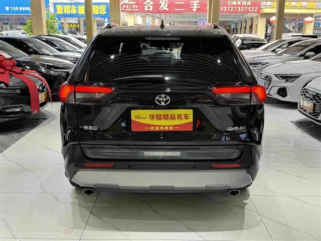 Toyota RAV4 — Фото автомобиля 5