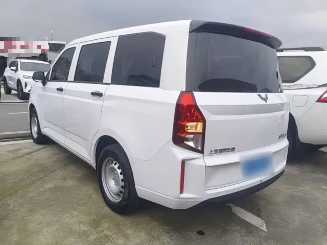 Wuling Hongguang Plus — Фото автомобиля 4