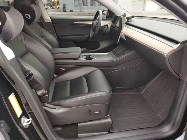 Tesla Model Y — Фото автомобиля 24