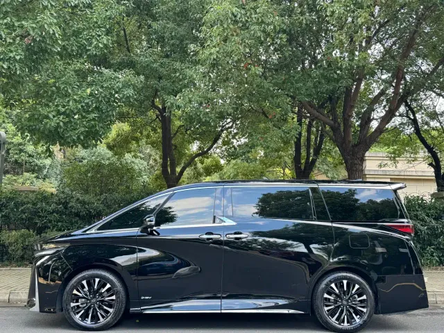 Toyota Vellfire — Фото автомобиля 3