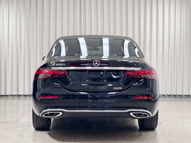 Mercedes-Benz E-Class — Фото автомобиля 5
