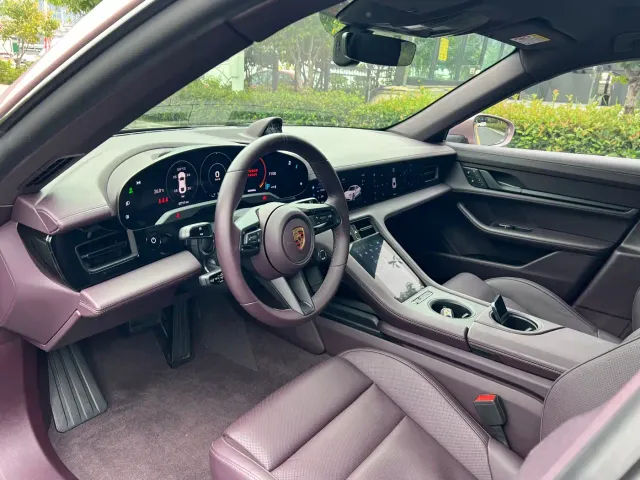 Porsche Taycan — Фото автомобиля 3