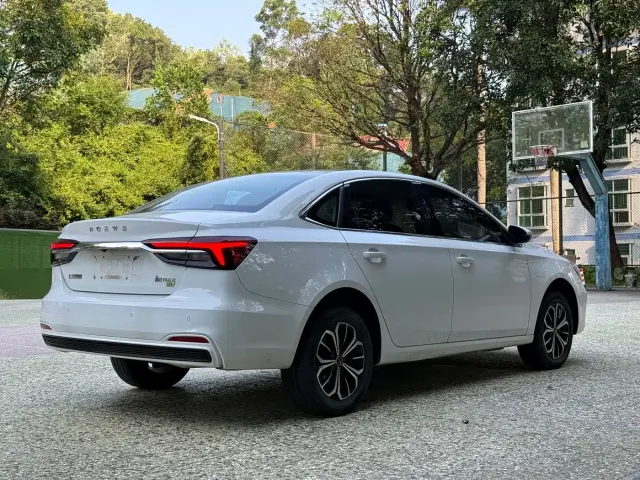 Roewe Roewe i6 MAX EV 2022 EV 500 Sunroof Premium — Фото автомобиля 4