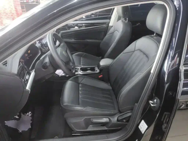 Volkswagen Passat — Фото автомобиля 14