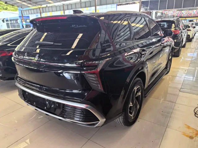 Hongqi HS3 — Фото автомобиля 13