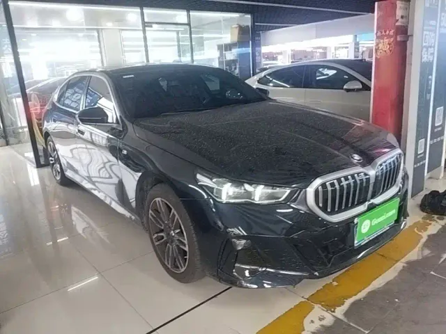 BMW 5 Series — Фото автомобиля 3
