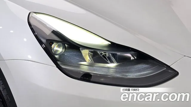 Tesla Model Y — Фото автомобиля 17