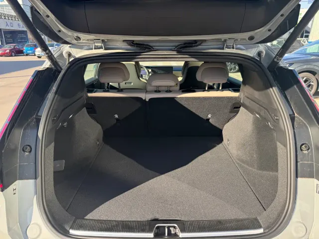 Volvo XC70 Plug-in Hybrid — Фото автомобиля 9