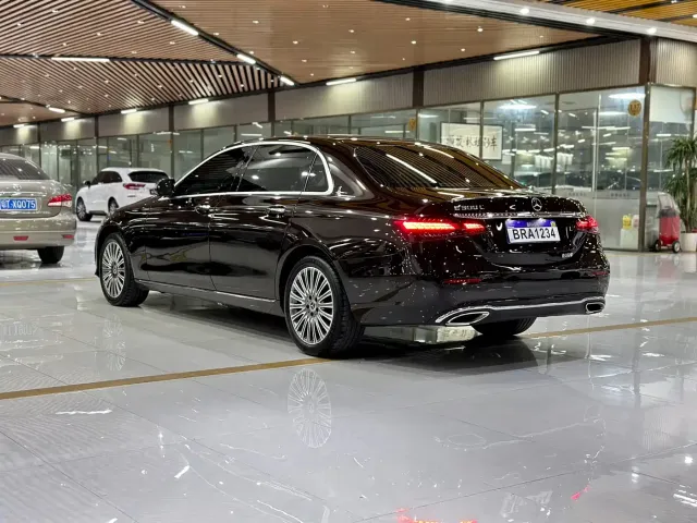 Mercedes-Benz E-Class — Фото автомобиля 6