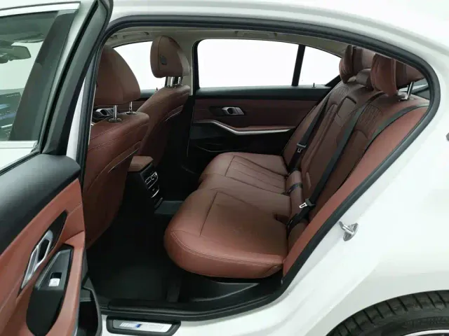 BMW 3 Series — Фото автомобиля 15
