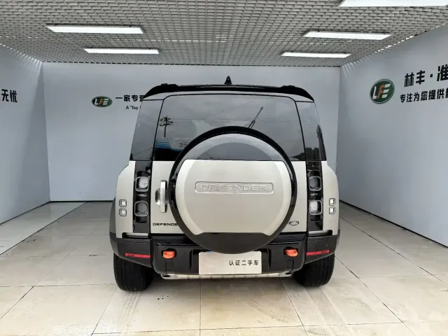 Land Rover Defender — Фото автомобиля 5