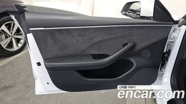 Tesla Model 3 — Фото автомобиля 22