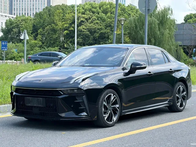 Фотография автомобиля — Lynk & Co 03