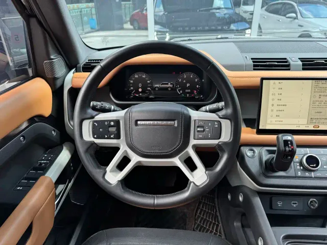 Land Rover Defender — Фото автомобиля 14