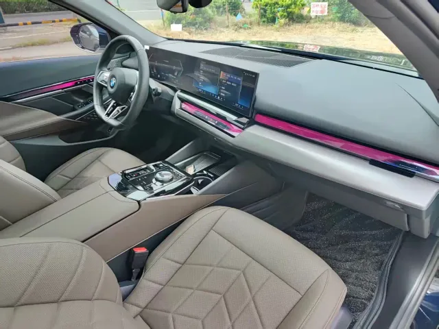 BMW 5 Series — Фото автомобиля 16