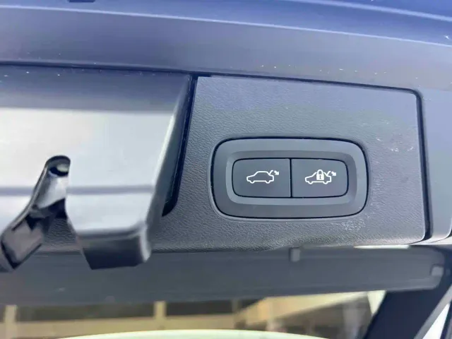Volvo XC60 — Фото автомобиля 12