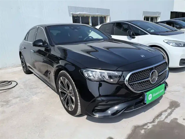 Mercedes-Benz E-Class — Фото автомобиля 3