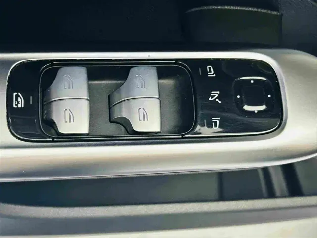 Mercedes-Benz C-Class — Фото автомобиля 19