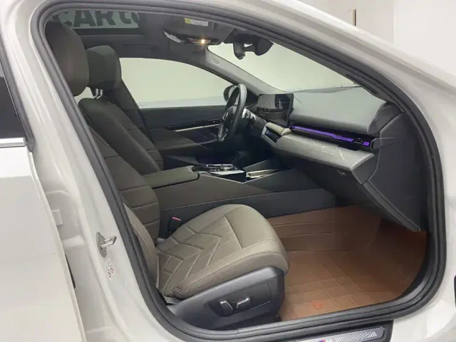 BMW 5 Series — Фото автомобиля 18
