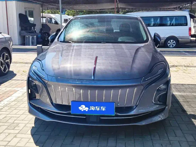 Hongqi E-QM5 — Фото автомобиля 2