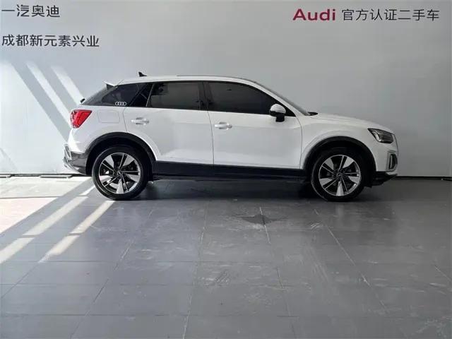 Audi Q2L — Фото автомобиля 3
