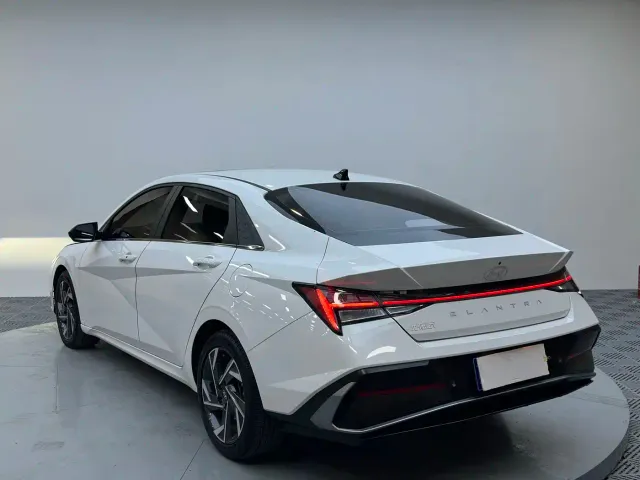 Hyundai Elantra — Фото автомобиля 5