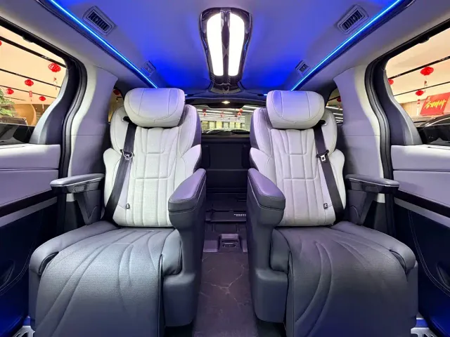 Toyota Sienna — Фото автомобиля 10