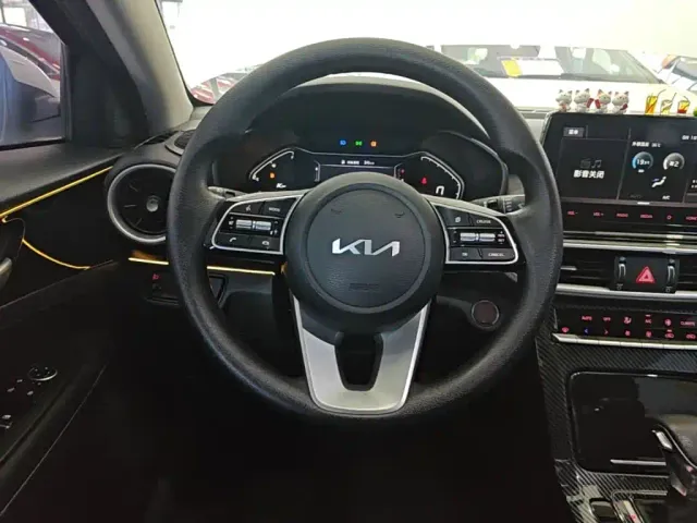 Kia K3 — Фото автомобиля 10