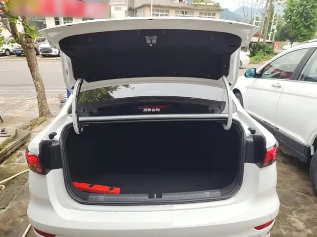 Geely Emgrand — Фото автомобиля 18