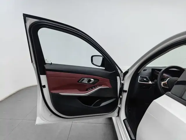 BMW BMW i3 2024 eDrive 40 L Shadow Night Package — Фото автомобиля 8