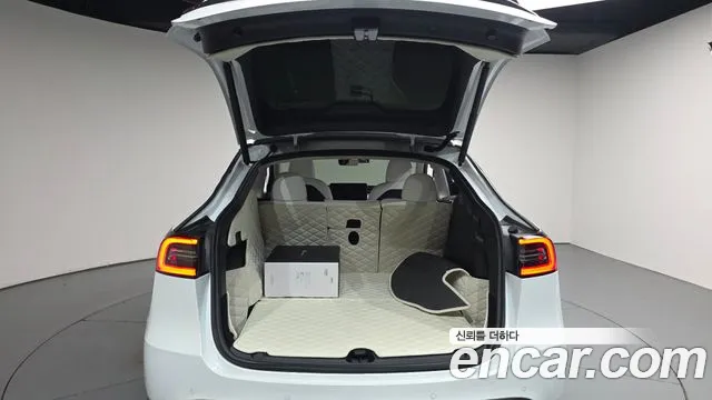 Tesla Model Y — Фото автомобиля 20