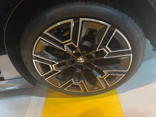 BMW 5 Series — Фото автомобиля 12