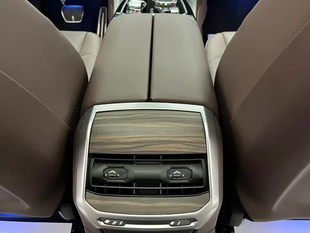 BMW 7 Series — Фото автомобиля 17