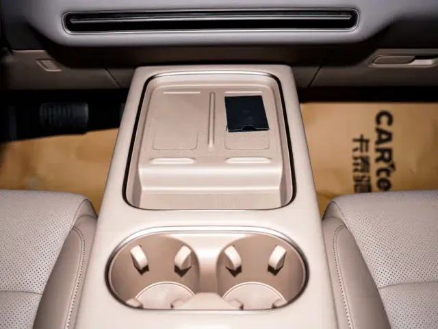 Li Auto i6 — Фото автомобиля 23