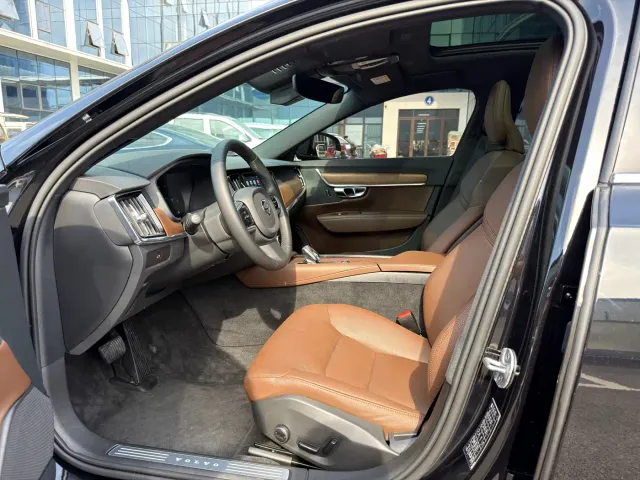 Volvo S90 — Фото автомобиля 4