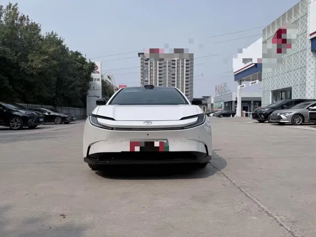 Toyota bZ5 — Фото автомобиля 2