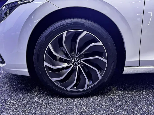 Volkswagen Golf — Фото автомобиля 5