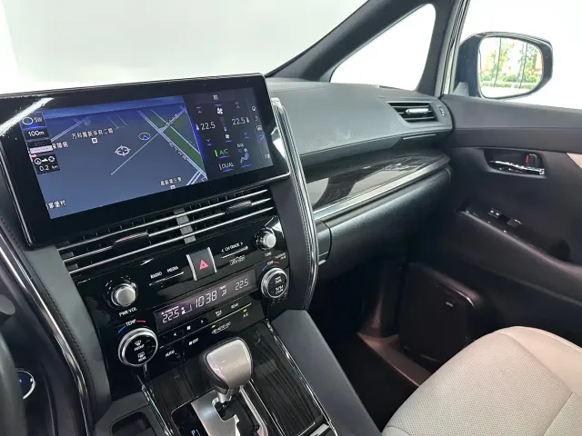 Lexus LM — Фото автомобиля 16