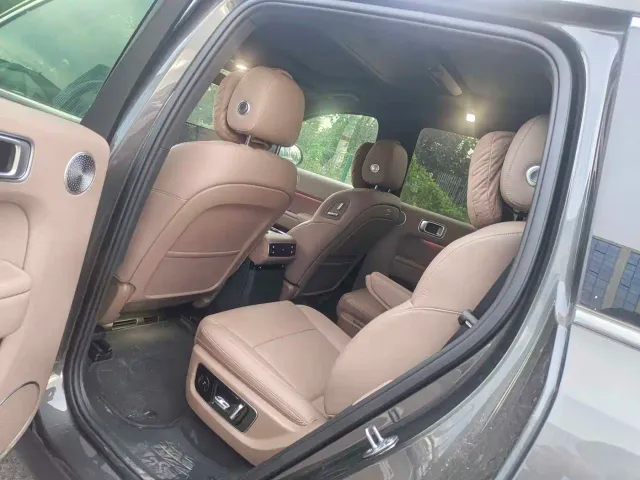 Li Auto L8 — Фото автомобиля 5