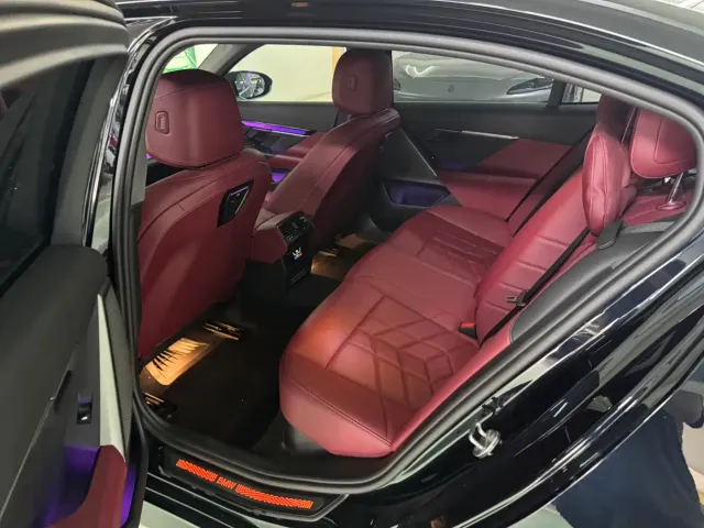BMW i5 — Фото автомобиля 5