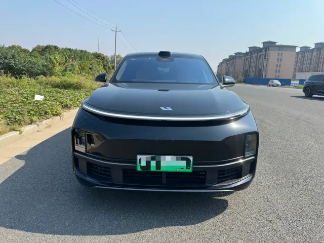 Li Auto L8 — Фото автомобиля 2