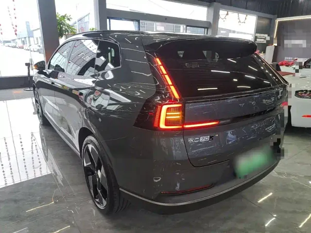Volvo XC70 Plug-in Hybrid — Фото автомобиля 4