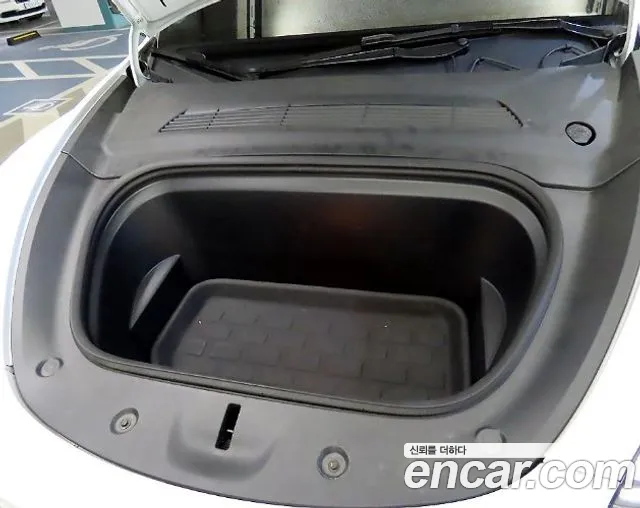 Tesla Model Y — Фото автомобиля 7