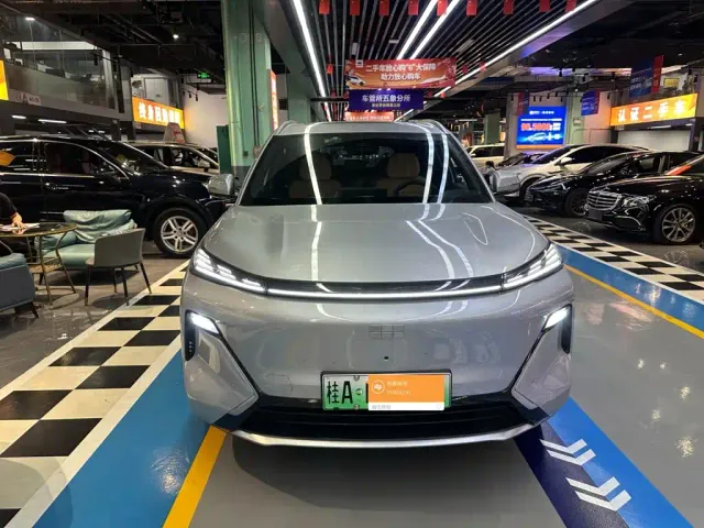 Geely Galaxy Starship 7 EM-i — Фото автомобиля 2