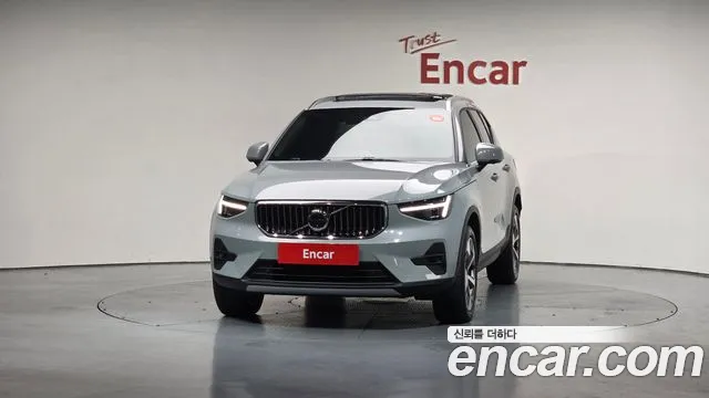 Вольво XC40 B4 Ultra Bright — Фото автомобиля 3