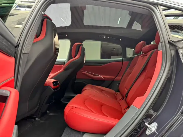 Xiaomi SU7 — Фото автомобиля 13
