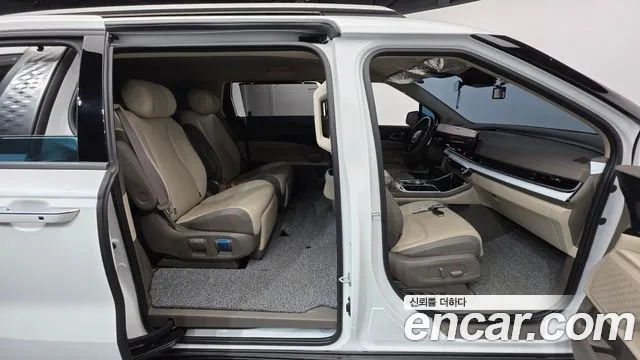Kia Carnival Generation 4 — Фото автомобиля 18