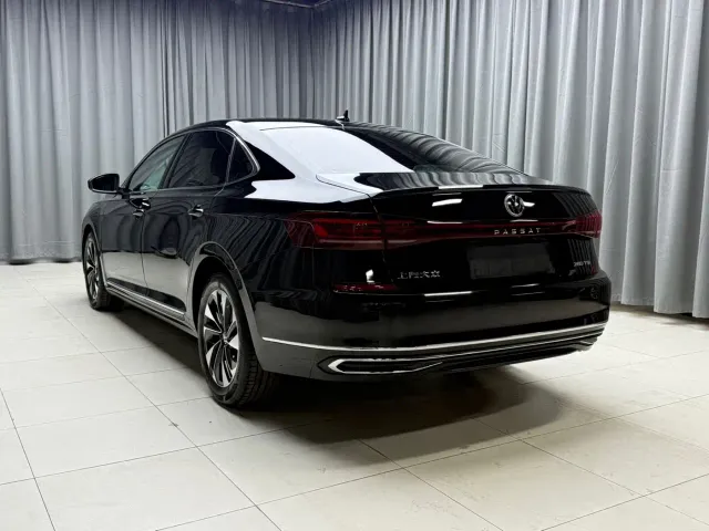 Volkswagen Passat — Фото автомобиля 7