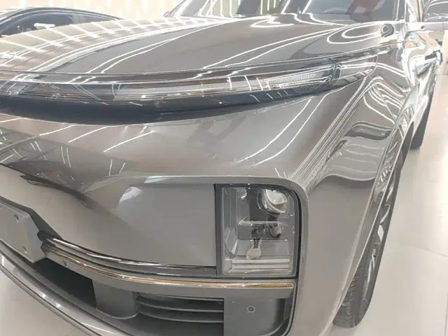 Li Auto L8 — Фото автомобиля 23