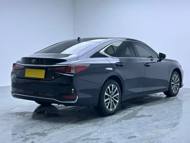 Lexus ES — Фото автомобиля 5